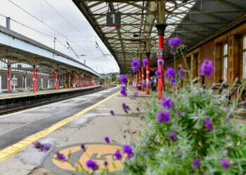 Plans to close railway ticket offices scrapped