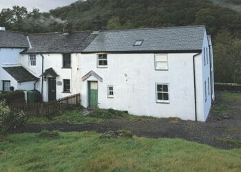 Imported slate for cottage roof prompts petition from neighbours